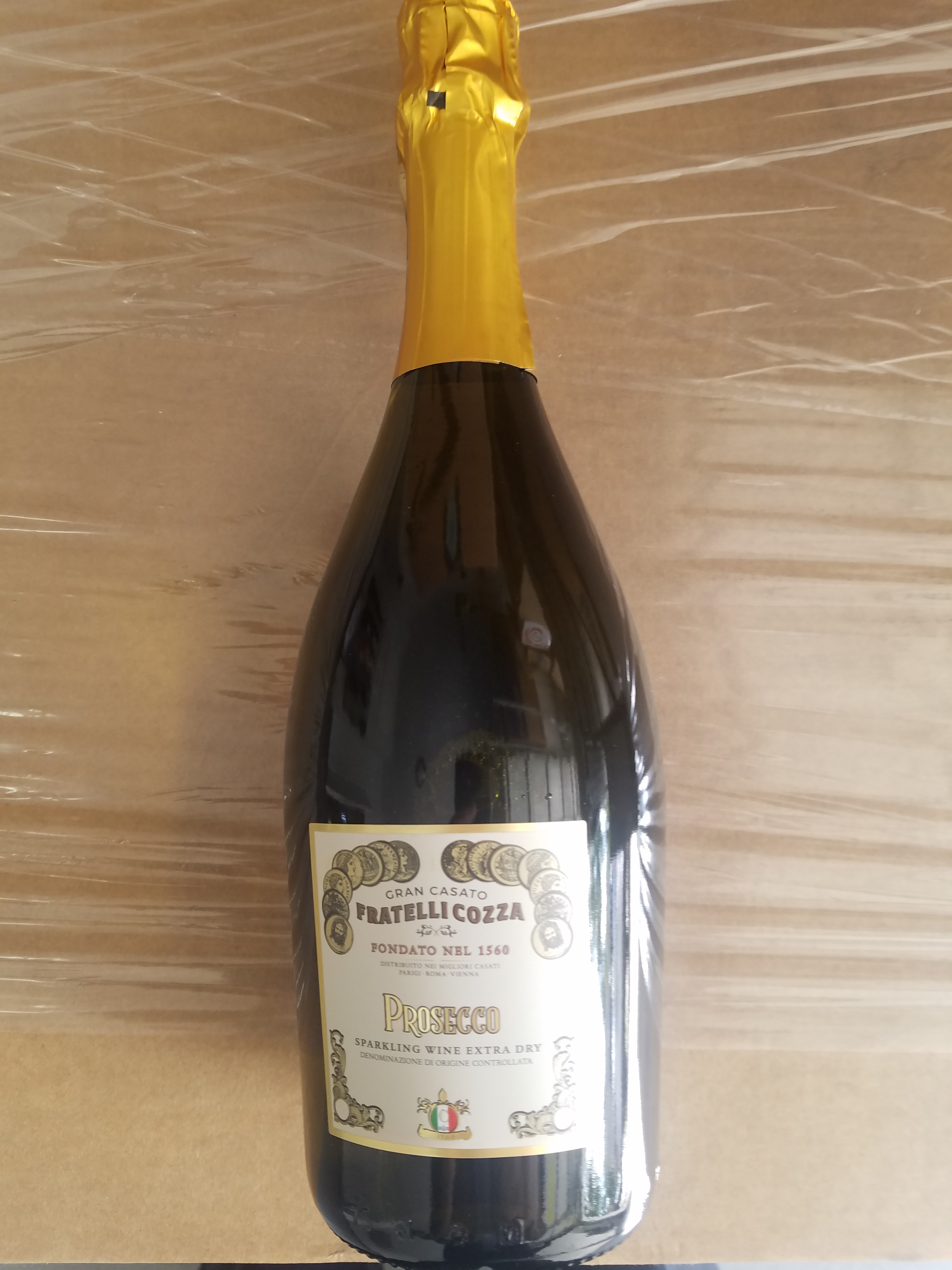 Prosecco D.O. Cozza Extra-Dry NV, Umbria, Italy.  Fratelli Cozza Spa